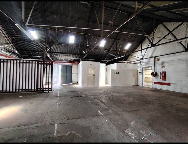 1,300M² WAREHOUSE TO LET IN DRIEHOEK